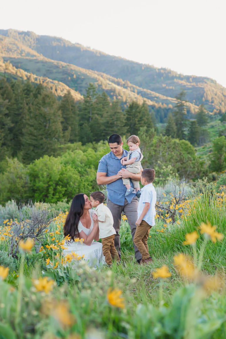 Mantei Family || Pocatello Family Photos in a Flower Field