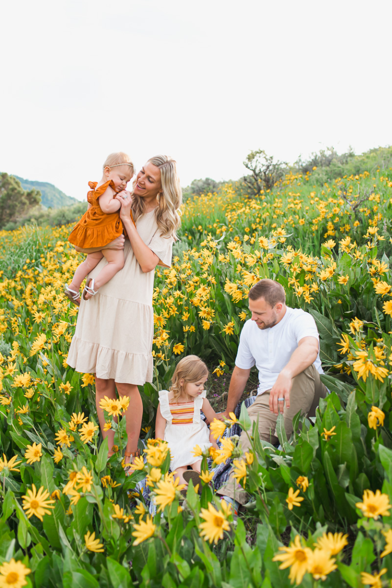 Reed Family || Family Photos in a flower field